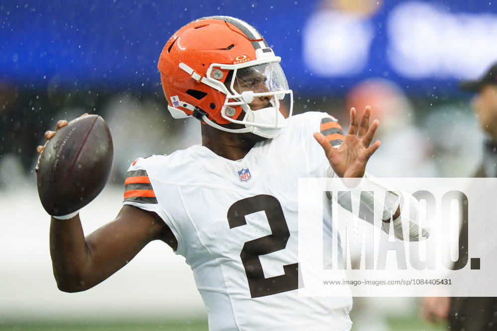 Oct 11, 2026; East Rutherford, NJ, USA; Cleveland Browns quarterback Shedeur Sanders (2) warms up prior to an NFL, American Football Herren, USA game against the New York Jets at MetLife Stadium. Mandatory Credit: -Cal Media East Rutherford USA - ZUMAc04_ 20261011_zma_c04_035