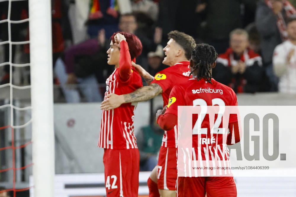 SC Freiburg celebrates Keisuke Goto s goal to make it 2–1, SC Freiburg, 42, joy, excitement, positive emotions, goal, Germany, soccer, Bundesliga 1, Matchday 5, 2026–2027, SC Freiburg vs. FC Schalke 04, October 11, 2026, Freiburg im Breisgau, Europa-Park Stadium, Germany