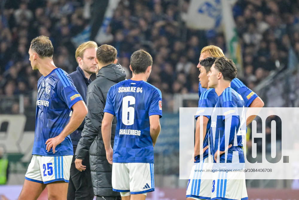 FC Schalke team after the loss in Freiburg with Nikola Katic FC Schalke 04, 25, Ron Schallenberg FC Schalke 04, 06 GER, SC Freiburg vs. Schalke 04, Soccer, Bundesliga, Matchday 5, 2026–2027 Season, October 11, 2026 DFL DFB regulations prohibit any use of photographs as image sequences and or quasi-video GER, SC Freiburg vs. Schalke 04, soccer, Bundesliga, Matchday 5, 2026–2027 season, October 11, 2026, Freiburg
