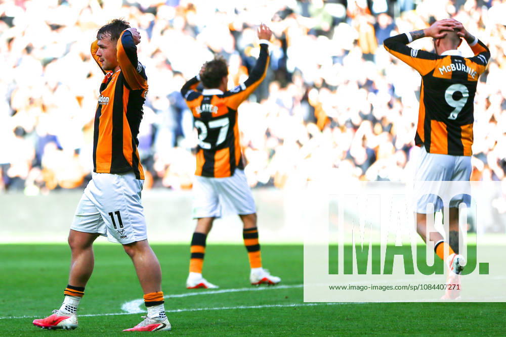 KINGSTON UPON HULL, ENGLAND, OCTOBER 11: Joe Gelhardt of Hull City reacts following a shot on goal during a Premier League 2026-27 match between Hull City and Everton FC at the MKM Stadium on October 11, 2026 in Kingston Upon Hull, England. (Photo by Zach Forster Sports Press Photo)