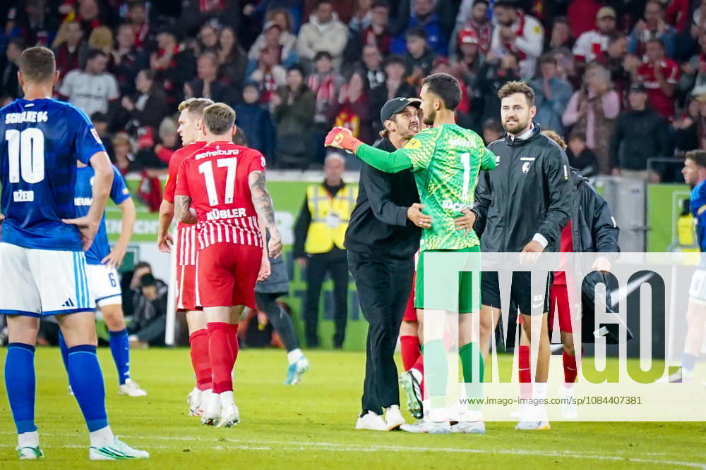 Germany Soccer Bundesliga 2026–2027, Matchday 5: SC Freiburg vs. FC Schalke 04 at Europa-Park Stadium in Freiburg—joy, excitement, and celebration for Julian Schuster, coach of SC Freiburg, and Mio Backhaus of SC Freiburg, who scored the 1-0 winner at the final whistle to take the top spot in the standings; Edin Dzeko of FC Schalke 04, No. 10, looks on