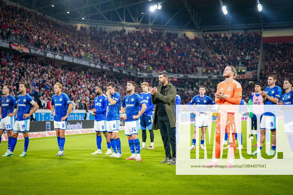 German Bundesliga 2026–2027, Matchday 5: SC Freiburg vs. FC Schalke 04 at Europa-Park Stadium in Freiburg. Disappointment among the Schalke players and coach Miron Muslic of FC Schalke 04 following the loss.