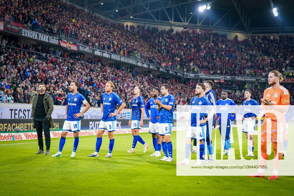 Germany Soccer Bundesliga 2026–2027, Matchday 5: SC Freiburg vs. FC Schalke 04 at Europa-Park Stadium in Freiburg. Disappointment among the Schalke players and coach Miron Muslic of FC Schalke 04 following the loss; Loris Karius of FC Schalke 04, 1