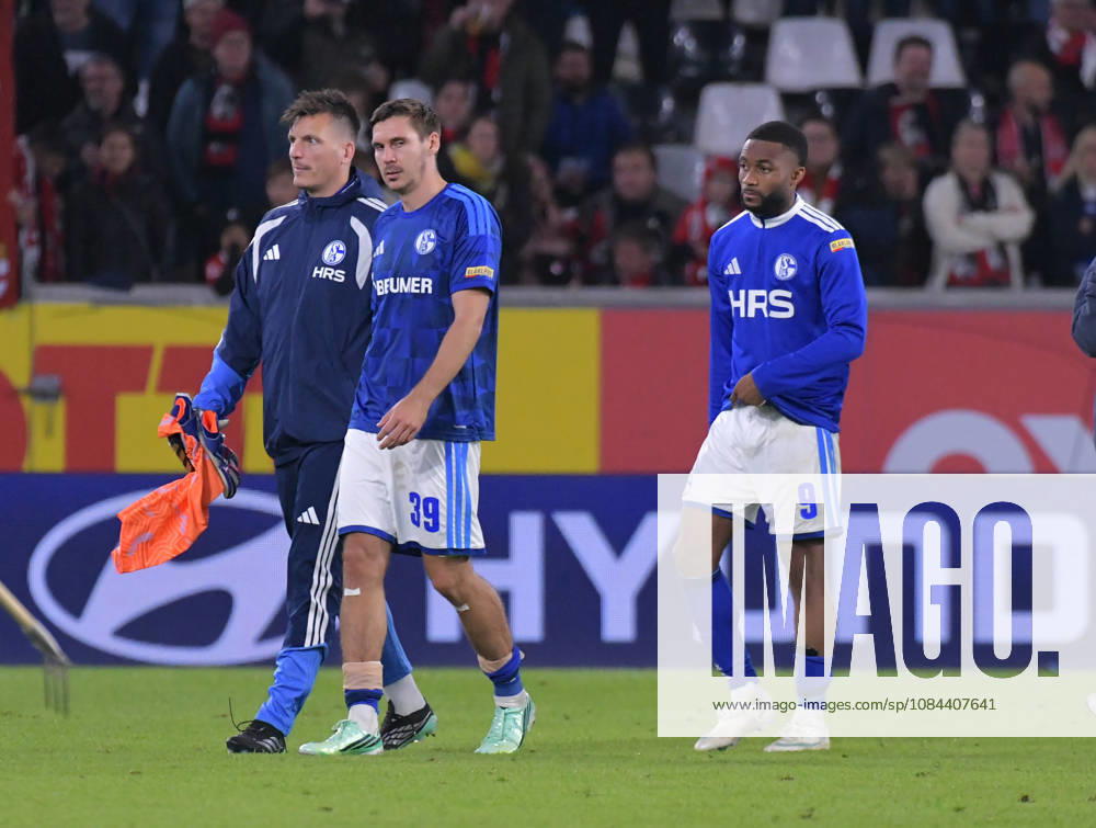 Soccer, Bundesliga 1, SC Freiburg vs. FC Schalke 04; Schalke looks disappointed, looking disappointed, disappointed, disappointment, Disappointment Freiburg