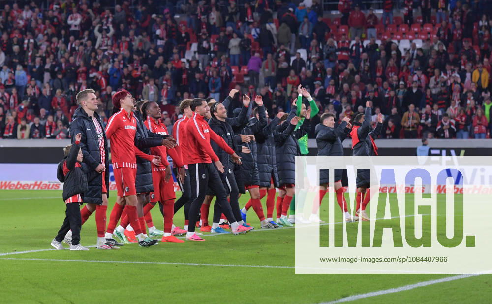 Soccer, Bundesliga 1, SC Freiburg vs. FC Schalke 04 – Freiburg celebrates the victory with the fans. DFL and DFB regulations prohibit any use of photographs as image sequences and or quasi-video. Freiburg