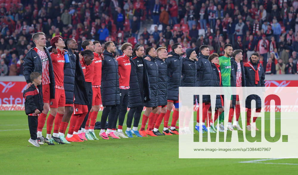 Soccer, Bundesliga 1, SC Freiburg vs. FC Schalke 04 – Freiburg celebrates the victory with the fans. DFL and DFB regulations prohibit any use of photographs as image sequences and or quasi-video. Freiburg
