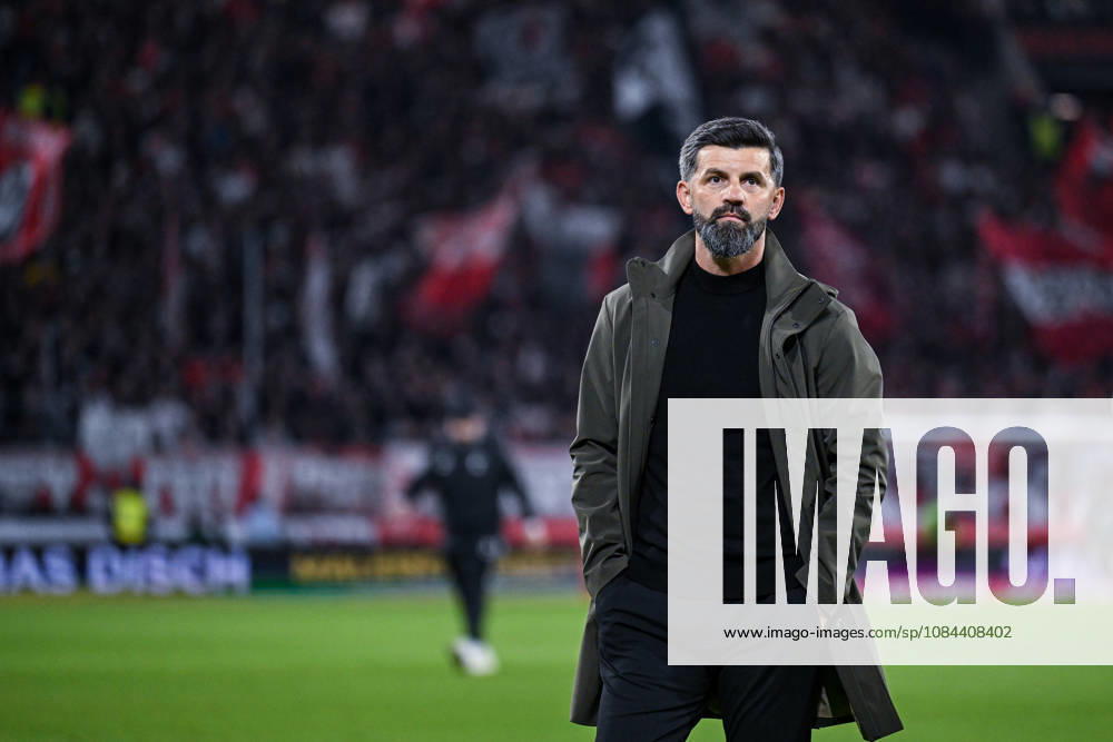 Soccer, 2026–2027 Season, Bundesliga, SC Freiburg vs. FC Schalke 04, The FC Schalke 04 players are disappointed after the final whistle; Coach Miron Muslic, FC Schalke 04. Photo: xRHR, YYx