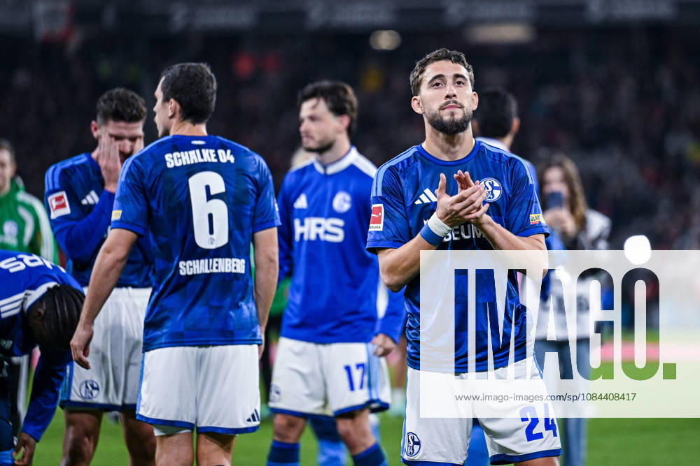 Soccer, 2026–2027 Season, Bundesliga, SC Freiburg vs. FC Schalke 04, The FC Schalke 04 players are disappointed after the final whistle; Adil Aouchiche, FC Schalke 04. Photo: xRHR, YYx