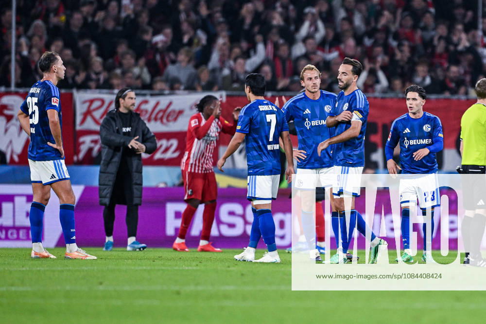 Soccer, 2026–2027 Season, Bundesliga, SC Freiburg vs. FC Schalke 04, The FC Schalke 04 players are disappointed after the final whistle; Timo Becker (FC Schalke 04), Kenan Karaman (FC Schalke 04) xRHR PHOTO YYx