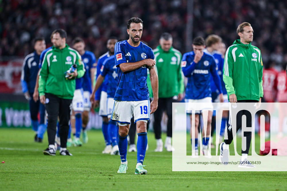 Soccer, 2026–2027 Season, Bundesliga, SC Freiburg vs. FC Schalke 04, The FC Schalke 04 players are disappointed after the game, Kenan Karaman, FC Schalke 04 xRHR PHOTO YYx
