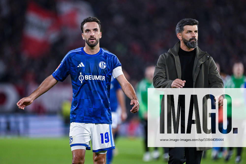 Soccer, 2026–2027 Season, Bundesliga, SC Freiburg vs. FC Schalke 04, The FC Schalke 04 players are disappointed after the final whistle; Kenan Karaman (FC Schalke 04), Coach Miron Muslic (FC Schalke 04) xRHR PHOTO YYx