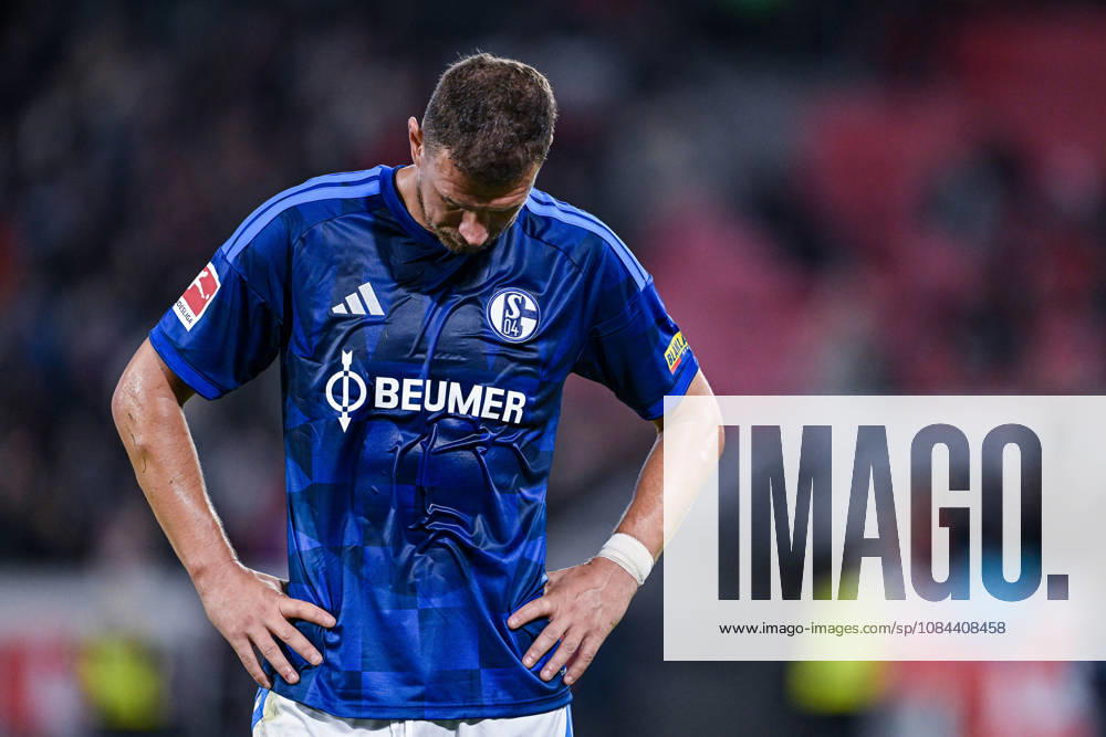 Soccer, 2026–2027 Season, Bundesliga, SC Freiburg vs. FC Schalke 04, The FC Schalke 04 players are disappointed after the game, Kenan Karaman, FC Schalke 04 xRHR PHOTO YYx
