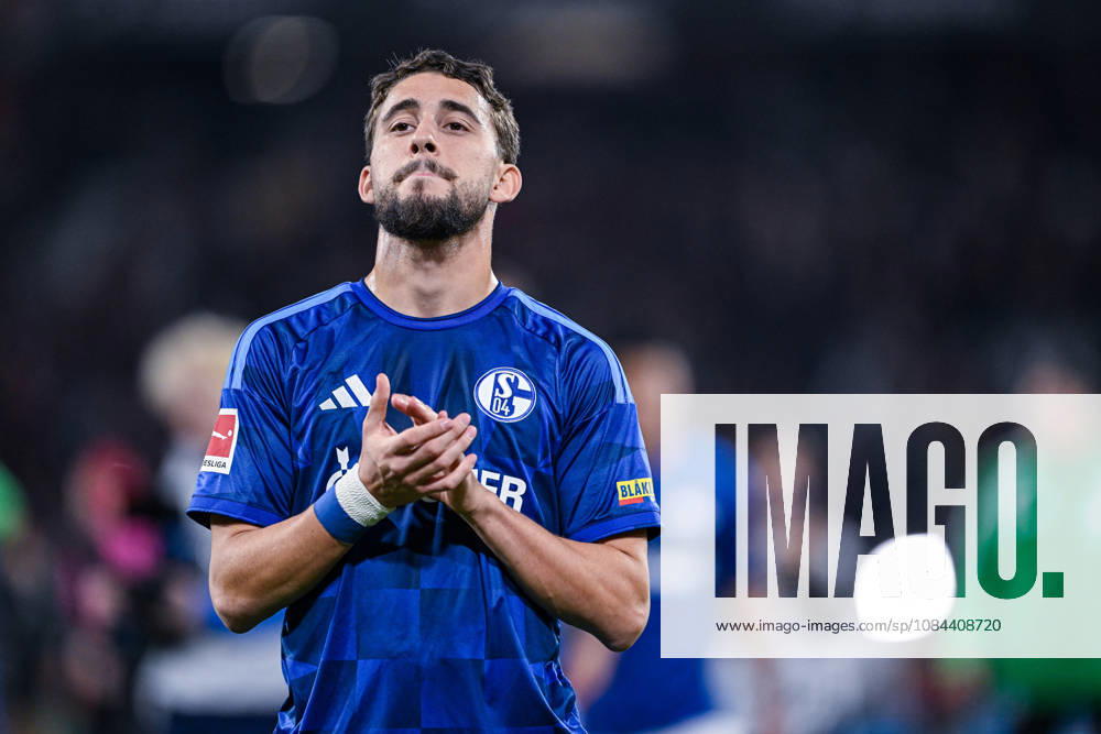Soccer, 2026–2027 Season, Bundesliga, SC Freiburg vs. FC Schalke 04, The FC Schalke 04 players are disappointed after the final whistle; Adil Aouchiche, FC Schalke 04. Photo: xRHR, YYx