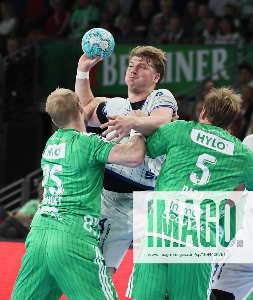 GER HBL 2026–2027 Season: Füchse Berlin vs. TBV Lemgo, October 11, 2026, MAX SCHMELING HALLE, Berlin; Matthes LANGHOFF (Füchse Berlin) 25 and Max DARJ (Füchse Berlin) 5 stop Lukas HUTECEK (TBV Lemgo Lippe) 2