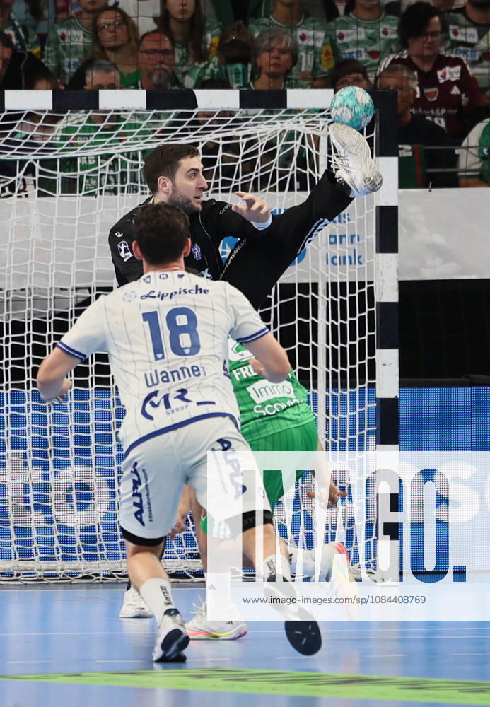 GER HBL 2026–2027 Season: FÜCHSE Berlin vs. TBV Lemgo, October 11, 2026, MAX SCHMELING HALLE, Berlin; Domenico EBNER of TBV Lemgo Lippe 94 is unable to prevent the goal despite a spectacular save; goalkeeper, save