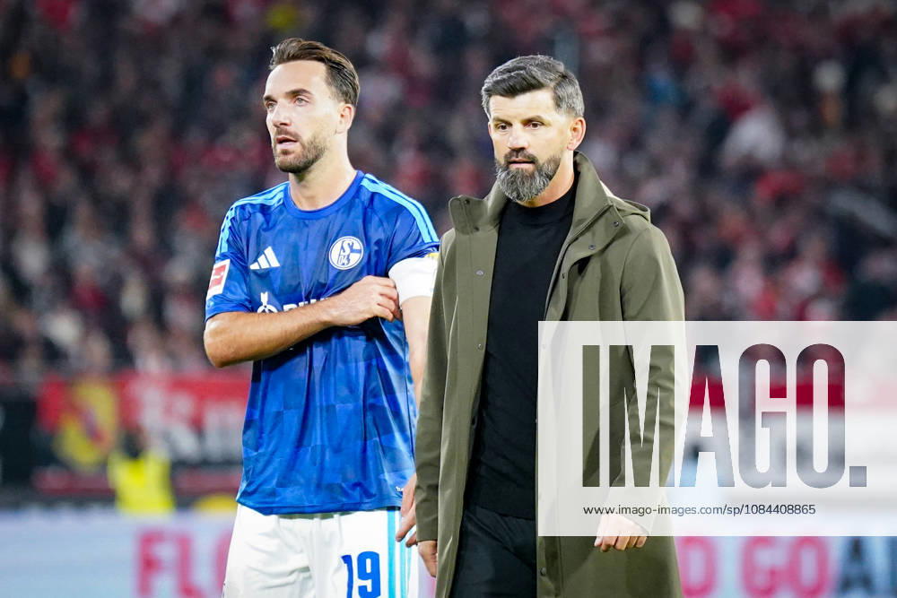 Germany Soccer Bundesliga 2026–2027, Matchday 5: SC Freiburg vs. FC Schalke 04 at Europa-Park Stadium in Freiburg; Miron Muslic, coach of FC Schalke 04, and Kenan Karaman of FC Schalke 04, 19, after the loss: upset, angry, sad