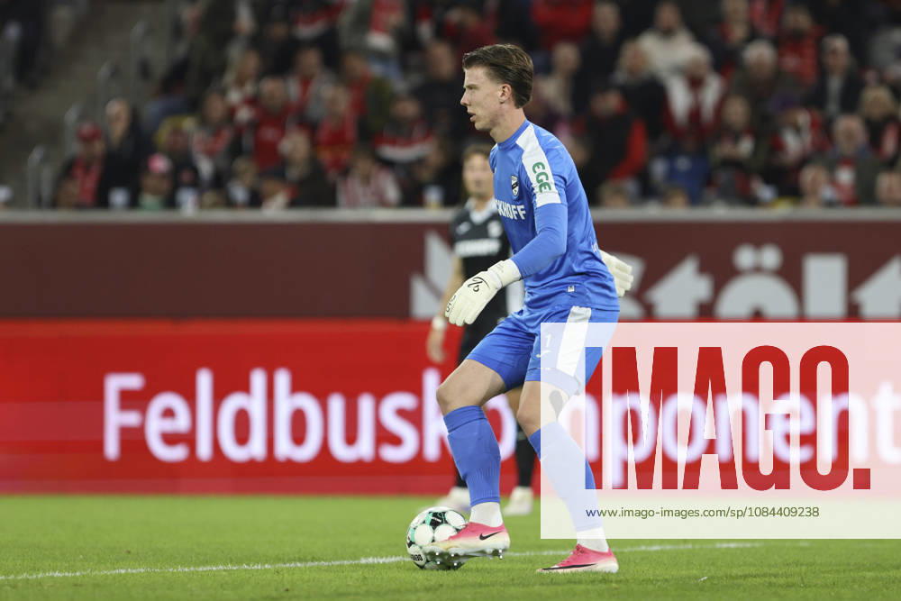 Goalkeeper Timo Schlieck of SC Verl in action, handling the ball, making a solo play during the 3. Liga match between Fortuna Düsseldorf and SC Verl at the Merkur Spiel Arena on October 11, 2026, in Düsseldorf, Germany. Photo by Oliver Kaelke, DeFodi Images. Goalkeeper Timo Schlieck of SC Verl controls the ball during the 3. Liga match between Fortuna Düsseldorf and SC Verl at Merkur Spiel Arena on October 11, 2026 in Düsseldorf, Germany. Photo by Oliver Kaelke, DeFodi Images. DFB and DFL regulations prohibit any use of photographs as image sequences and or quasi-video. Photo by Oliver Kaelke, DeFodi Images.