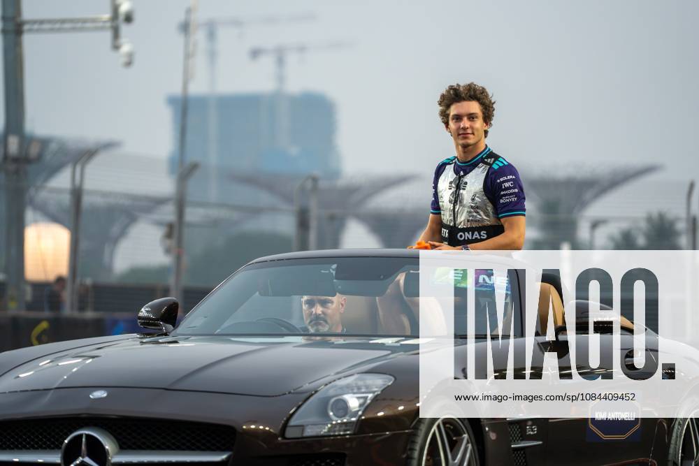 Andrea Kimi Antonelli (ITA) (Mercedes-AMG Petronas F1 Team) at the drivers parade before the race of the Formula 1 Singapore Grand Prix 2026 at the Marina Bay Street Circuit. F1 2026: (Race) Singapore Grand Prix In Singapore, Singapore - 11 Oct 2026 - ZUMAs197 20261011_aaa_s197_107