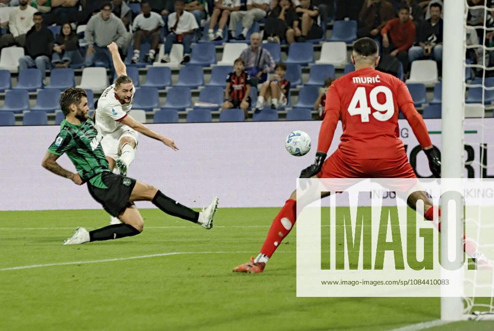 Milans Adrien Rabiot scores the 0-1 goal during the Italian Serie A soccer match US Sassuolo vs AC Milan at Mapei Stadium in Reggio Emilia, Italy, 11 October 2026. ANSA ELISABETTA BARACCHI. Serie A: Sassuolo-Milan - ZUMAa110 20261011_zaf_a110_075