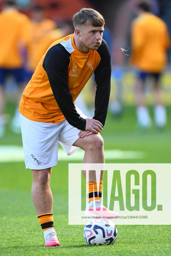 Hull City v Everton, Premier League Hull City forward Joe Gelhardt (11) warms up before the Premier League match between Hull City and Everton at the MKM Stadium, Kingston upon Hull, UK on 11 October 2026. Kingston upon Hull MKM Stadium East Riding of Yorkshire UK Editorial use only DataCo restrictions apply See www.football-dataco.com ,