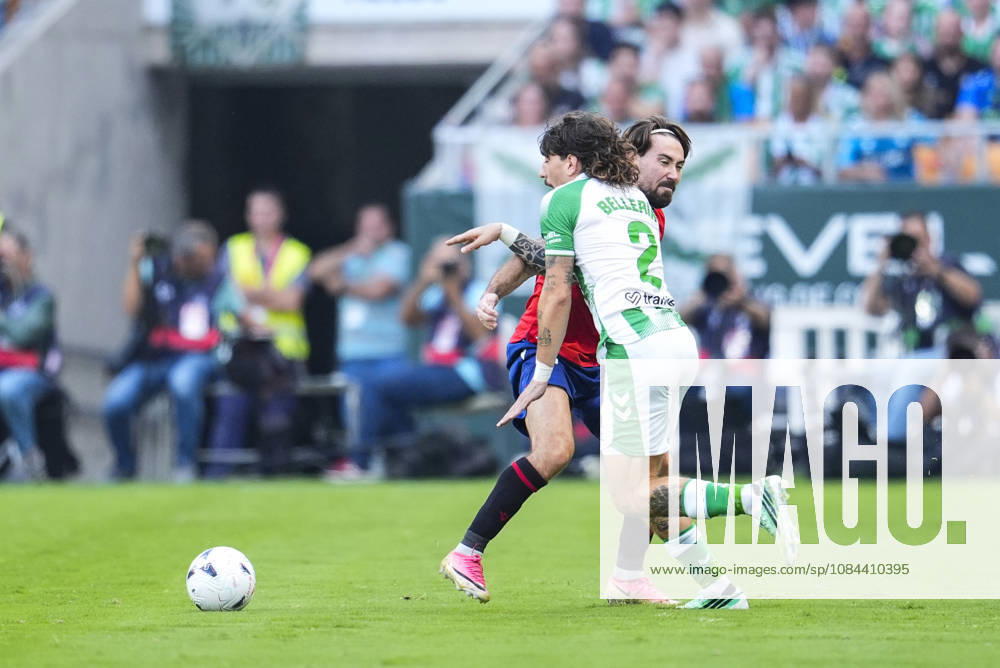 Moi Gomez of CA Osasuna and Hector Bellerin of Real Betis Balompie in action during the Spanish league, LaLiga EA Sports, football match played between Real Betis and CA Osasuna at La Cartuja stadium on October 11, 2026, in Sevilla, Spain. Sevilla Spain - ZUMAa181 20261011_zaa_a181_201