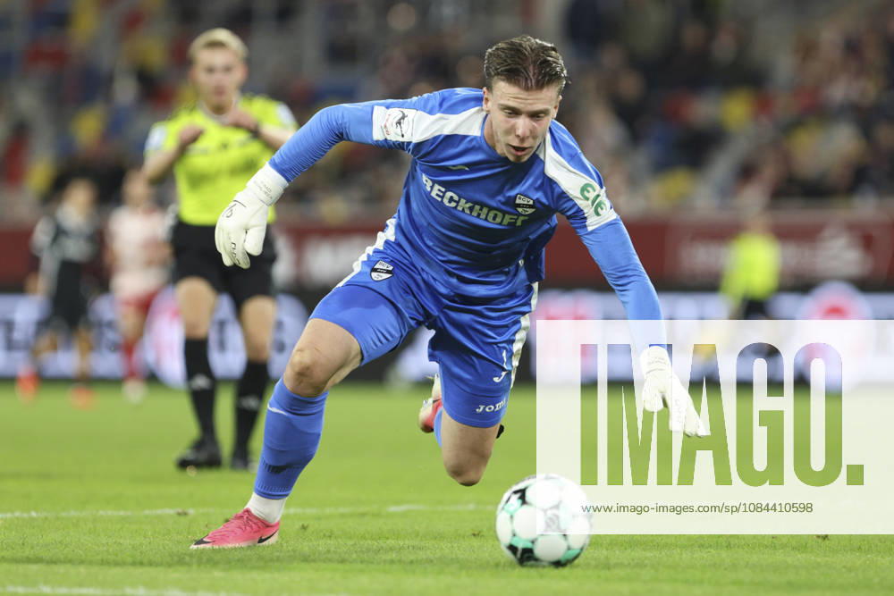 Goalkeeper Timo Schlieck of SC Verl in action, on the ball, making a solo play during the 3. Liga match between Fortuna Düsseldorf and SC Verl at the Merkur Spiel Arena on October 11, 2026, in Düsseldorf, Germany. Photo by Oliver Kaelke, DeFodi Images. Goalkeeper Timo Schlieck of SC Verl controls the ball during the 3. Liga match between Fortuna Düsseldorf and SC Verl at Merkur Spiel Arena on October 11, 2026 in Düsseldorf, Germany. Photo by Oliver Kaelke, DeFodi Images. DFB and DFL regulations prohibit any use of photographs as image sequences and or quasi-video. Photo by Oliver Kaelke, DeFodi Images.