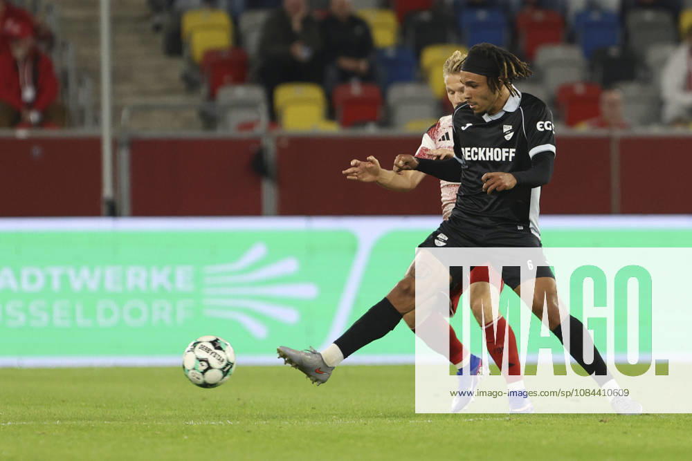 Joshua Eze of SC Verl and Andreas Mueller of Fortuna Düsseldorf battle for the ball during the 3. Liga match between Fortuna Düsseldorf and SC Verl at the Merkur Spiel Arena on October 11, 2026, in Düsseldorf, Germany. Photo by Oliver Kaelke, DeFodi Images. Joshua Eze of SC Verl and Andreas Mueller of Fortuna Düsseldorf battle for the ball during the 3. Liga match between Fortuna Düsseldorf and SC Verl at Merkur Spiel Arena on October 11, 2026 in Düsseldorf, Germany. Photo by Oliver Kaelke, DeFodi Images. DFB and DFL regulations prohibit any use of photographs as image sequences and or quasi-video. Photo by Oliver Kaelke, DeFodi Images.