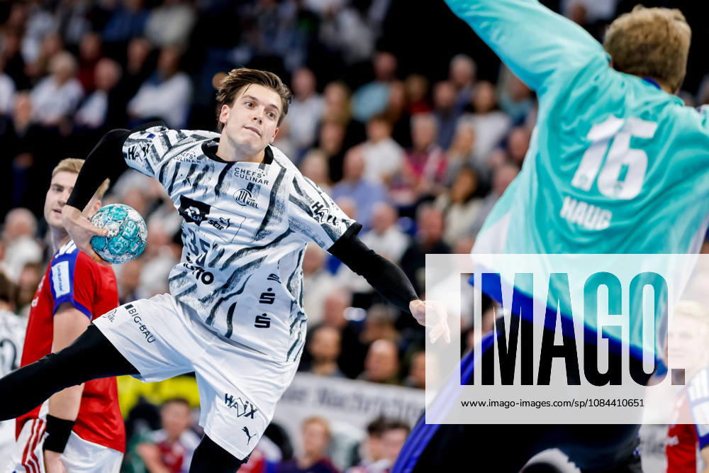 Kiel, October 11, 2026; Handball, 2026–27 Bundesliga 1; THW Kiel vs. Handball Club Hamburg; Domen Makuc (THW Kiel, 35); Robin Paulsen Haug (HC Hamburg, 16)