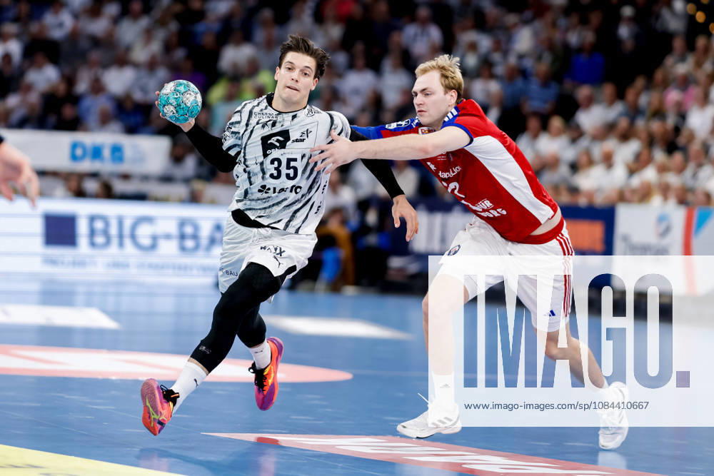 Kiel, October 11, 2026; Handball, 2026–27 Bundesliga 1, THW Kiel vs. Handball Club Hamburg; Domen Makuc (THW Kiel, 35), Einar Olafsson (HC Hamburg, 23)