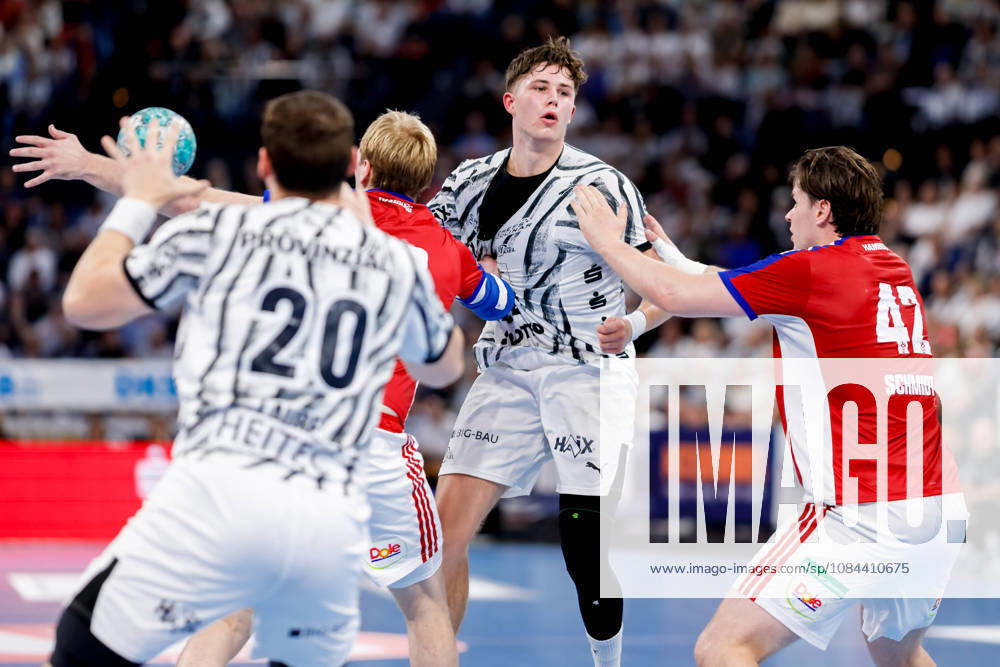 Kiel, October 11, 2026; Handball, 2026–27 Bundesliga 1, THW Kiel vs. Handball Club Hamburg; Einar Olafsson (HC Hamburg), 23; Rasmus Ankermann (THW Kiel), 22; Jan Christian Schmidt (HC Hamburg), 42