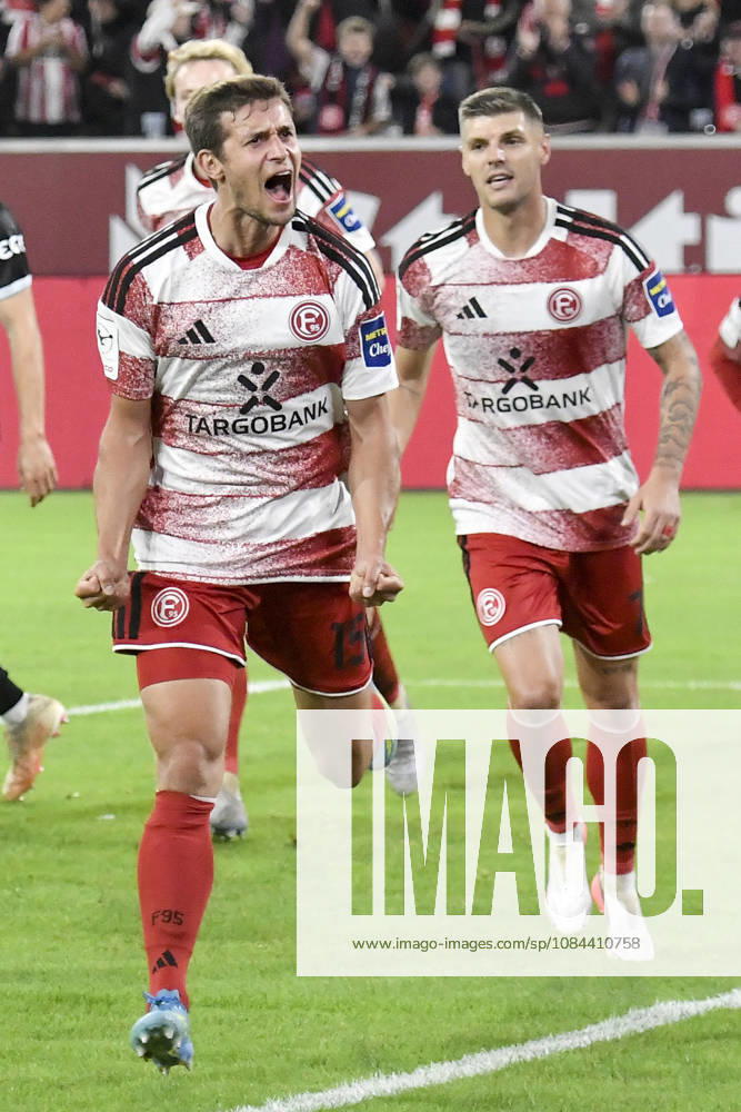Tim Oberdorf of Düsseldorf 15 celebrates with the team after scoring the 1-0 goal, 11 10 2026 ¢ Soccer ¢ Fortuna Düsseldorf vs. SC Verl, Merkur Spiel Arena, Düsseldorf, DFB and DFL regulations prohibit any use of photographs as image sequences and or quasi-video