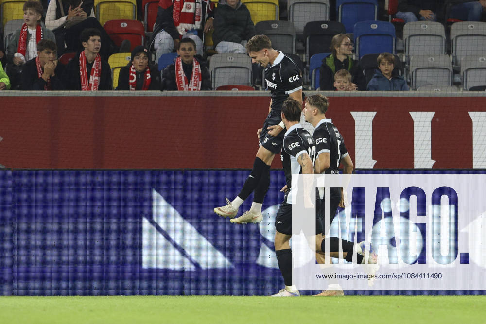 Tim Heike of SC Verl celebrates the goal with his teammates after the score was tied at 1–1 during the 3. Liga match between Fortuna Düsseldorf and SC Verl at the Merkur Spiel Arena on October 11, 2026, in Düsseldorf, Germany. Photo by Oliver Kaelke, DeFodi Images. Tim Heike of SC Verl celebrates after scoring his team’s first goal with teammates during the 3. Liga match between Fortuna Düsseldorf and SC Verl at Merkur Spiel Arena on October 11, 2026 in Düsseldorf, Germany. Photo by Oliver Kaelke, DeFodi Images. DFB and DFL regulations prohibit any use of photographs as image sequences and or quasi-video. Photo by Oliver Kaelke, DeFodi Images.