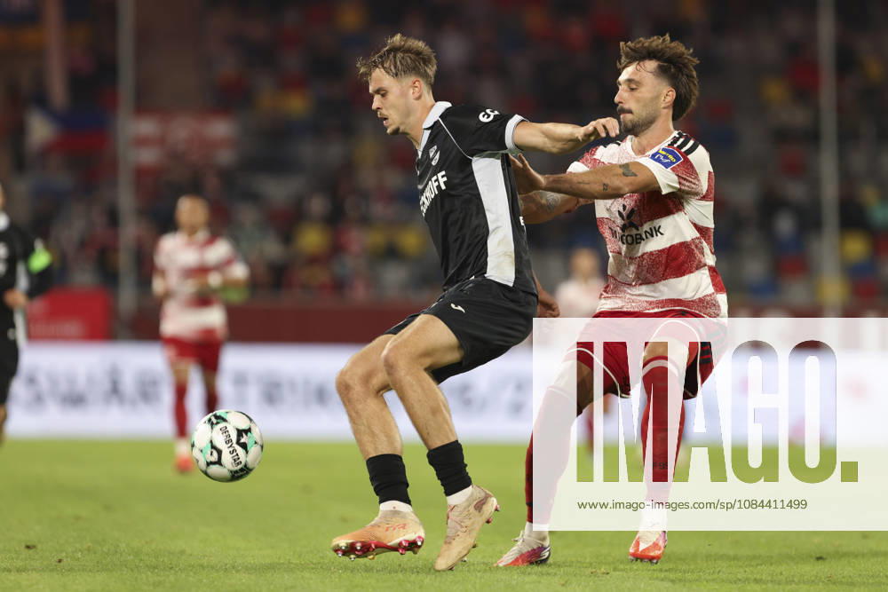 Nick Seidel of SC Verl and Fabian Schleusener of Fortuna Düsseldorf battle for the ball during the 3. Liga match between Fortuna Düsseldorf and SC Verl at the Merkur Spiel Arena on October 11, 2026, in Düsseldorf, Germany. Photo by Oliver Kaelke, DeFodi Images. Nick Seidel of SC Verl and Fabian Schleusener of Fortuna Düsseldorf battle for the ball during the 3. Liga match between Fortuna Düsseldorf and SC Verl at Merkur Spiel Arena on October 11, 2026 in Düsseldorf, Germany Photo by Oliver Kaelke, DeFodi Images DFB and DFL regulations prohibit any use of photographs as image sequences and or quasi-video Photo by Oliver Kaelke, DeFodi Images