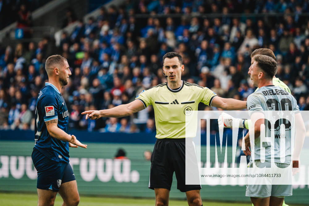 Bochum, Germany, October 11, 2026, 2. Bundesliga 2026–2027, Matchday 7: VfL Bochum 1848 vs. DSC Arminia Bielefeld. Pictured, from left: Maximilian Wittek (BOC), referee Konrad Oldhafer, Marius Wörl (DSC), DFL and DFB regulations prohibit any use of photographs as image sequences and or quasi-video. Vonovia Ruhrstadion, North Rhine-Westphalia