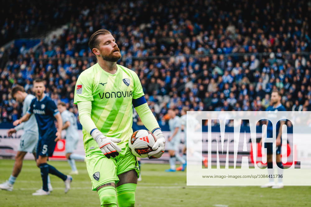 Bochum, Germany, October 11, 2026, 2026–2027 2. Bundesliga, Matchday 7: VfL Bochum 1848 vs. DSC Arminia Bielefeld. Pictured: Goalkeeper Timo Horn of BOC looks disappointed after Arminia Bielefeld’s attacks were clearedDFL and DFB regulations prohibit any use of photographs as image sequences and or quasi-video. Vonovia Ruhrstadion, North Rhine-Westphalia