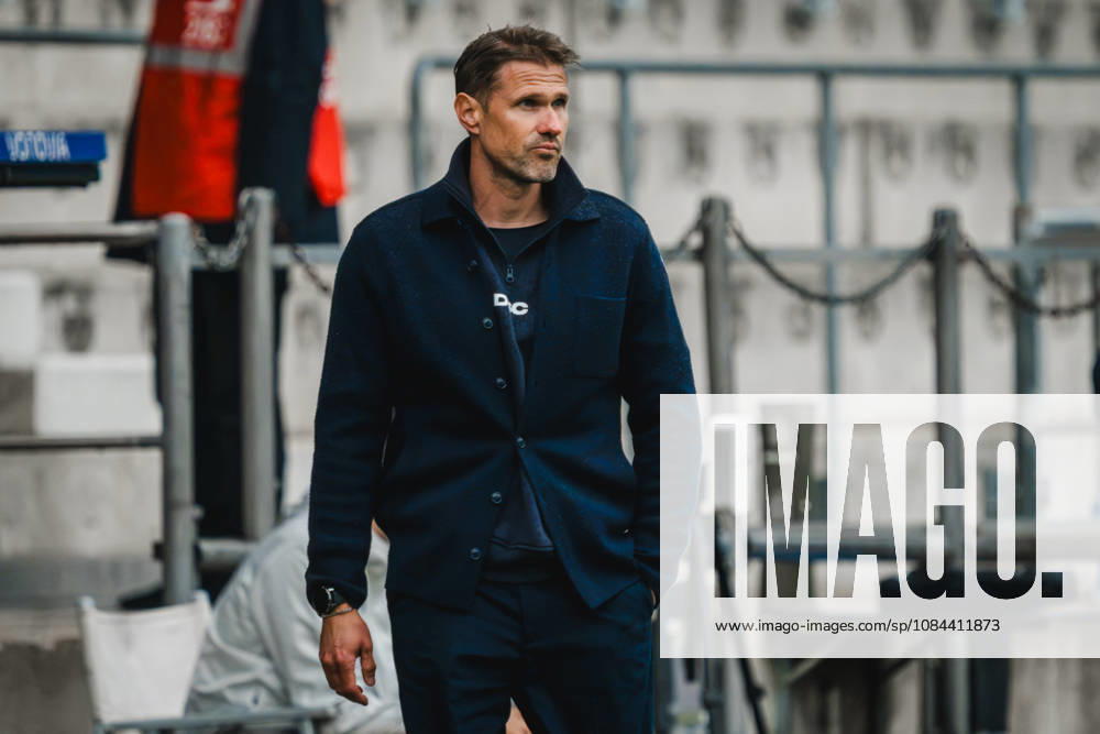 Bochum, Germany October 11, 2026 2. Bundesliga 2026–2027 Matchday 7 VfL Bochum 1848 vs. DSC Arminia Bielefeld Pictured: Coach Oliver Kirch DSC DFL DFB regulations prohibit any use of photographs as image sequences and or quasi-video Vonovia RuhrStadium, North Rhine-Westphalia