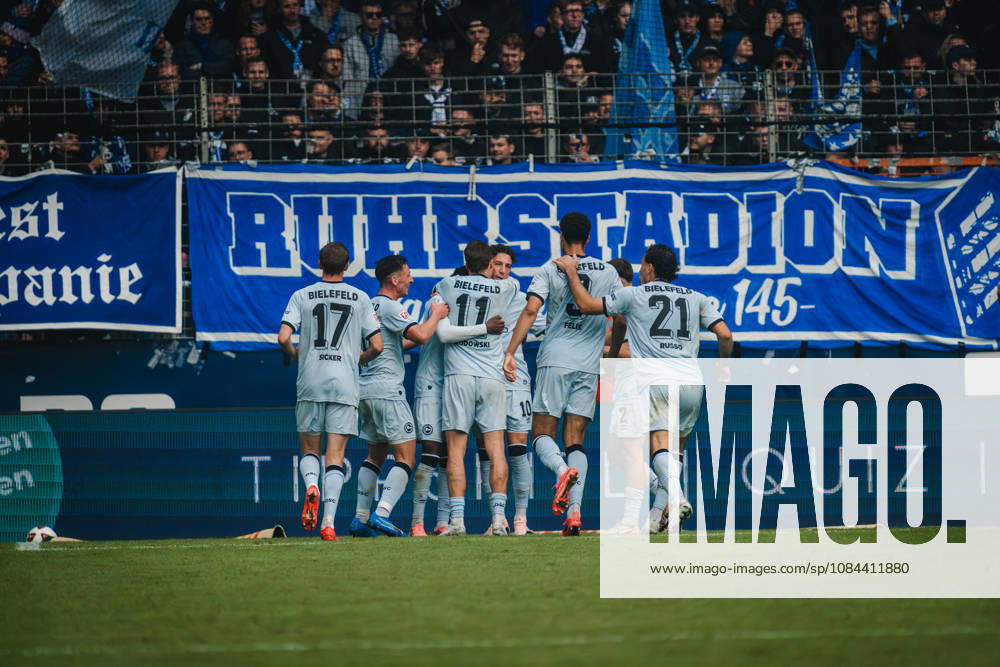 Bochum, Germany, October 11, 2026, 2. Bundesliga 2026–2027, Matchday 7: VfL Bochum 1848 vs. DSC Arminia Bielefeld. Pictured: The Arminia Bielefeld team celebrating a goal after scoring the 0–1 in front of the Ostkurve at the VFL Bochum; a banner hangs there with the inscription Ruhrstadion. DFL and DFB regulations prohibit any use of photographs as image sequences and or quasi-video