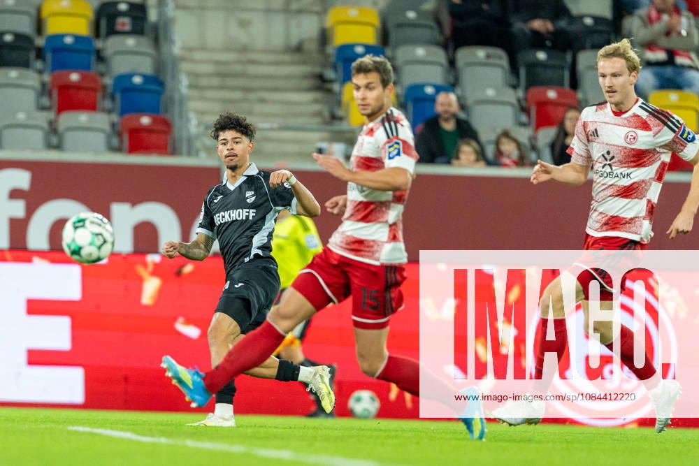 Andre Leipold (SC Verl), 20, crosses into the penalty area; 15f95 and Lukas Bornschein (Fortuna Düsseldorf), 04 arrive too late. Fortuna Düsseldorf vs. SC Verl, Soccer, 3rd Division, Matchday 8, 2026–27 Season, December 10, 2026, DFL regulations prohibit any use of photographs as image sequences and or quasi-video, Fortuna Düsseldorf vs. SC Verl, soccer, 3rd Division, Matchday 8, 2026–27 season, October 12, 2026, Düsseldorf