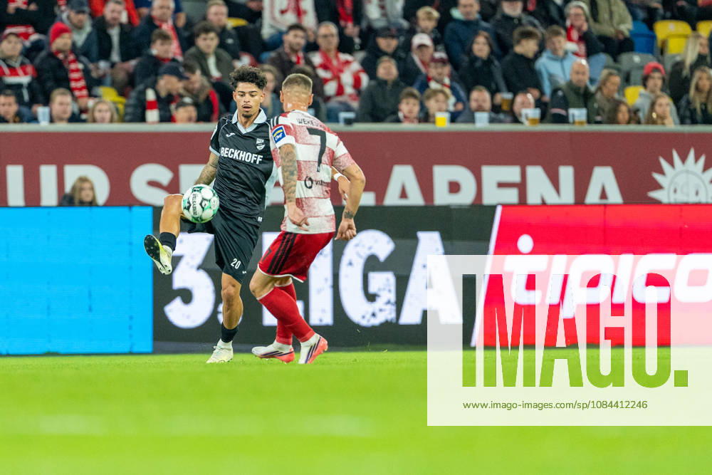 Andre Leipold (SC Verl), 20, in a tackle with Erik Wekesser (Fortuna Düsseldorf), 07; Fortuna Düsseldorf vs. SC Verl, Soccer, 3rd Division, Matchday 8, 2026–27 Season, October 12, 2026, DFL regulations prohibit any use of photographs as image sequences and or quasi-video. Fortuna Düsseldorf vs. SC Verl, soccer, 3rd Division, Matchday 8, 2026–27 season, October 12, 2026, Düsseldorf