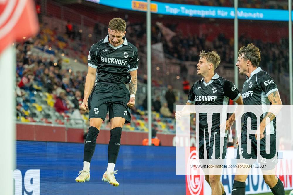 Tim Heike of SC Verl, 25, celebrates his goal—the 1-1 equalizer—with a leap of joy, Nick Seidel (SC Verl, 05) and Noah Koenig (SC Verl, 22) join in. Fortuna Düsseldorf vs. SC Verl, soccer, 3rd Division, Matchday 8, 2026–27 season, December 10, 2026, DFL regulations prohibit any use of photographs as image sequences and or quasi-video. Fortuna Düsseldorf vs. SC Verl, soccer, 3. Liga, Matchday 8, 2026–27 season, October 12, 2026, Düsseldorf