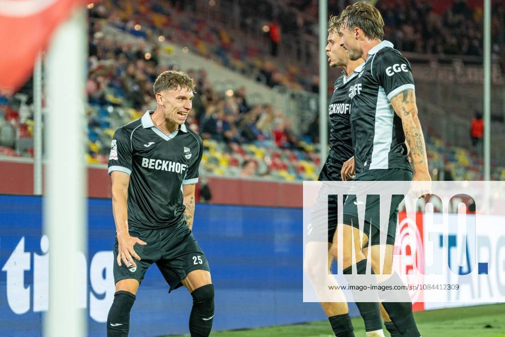 Tim Heike of SC Verl, 25, celebrates his goal—the 1-1 equalizer—with a leap of joy, Nick Seidel (SC Verl, 05) and Noah Koenig (SC Verl, 22) join in. Fortuna Düsseldorf vs. SC Verl, soccer, 3rd Division, Matchday 8, 2026–27 season, December 10, 2026, DFL regulations prohibit any use of photographs as image sequences and or quasi-video. Fortuna Düsseldorf vs. SC Verl, soccer, 3. Liga, Matchday 8, 2026–27 season, October 12, 2026, Düsseldorf