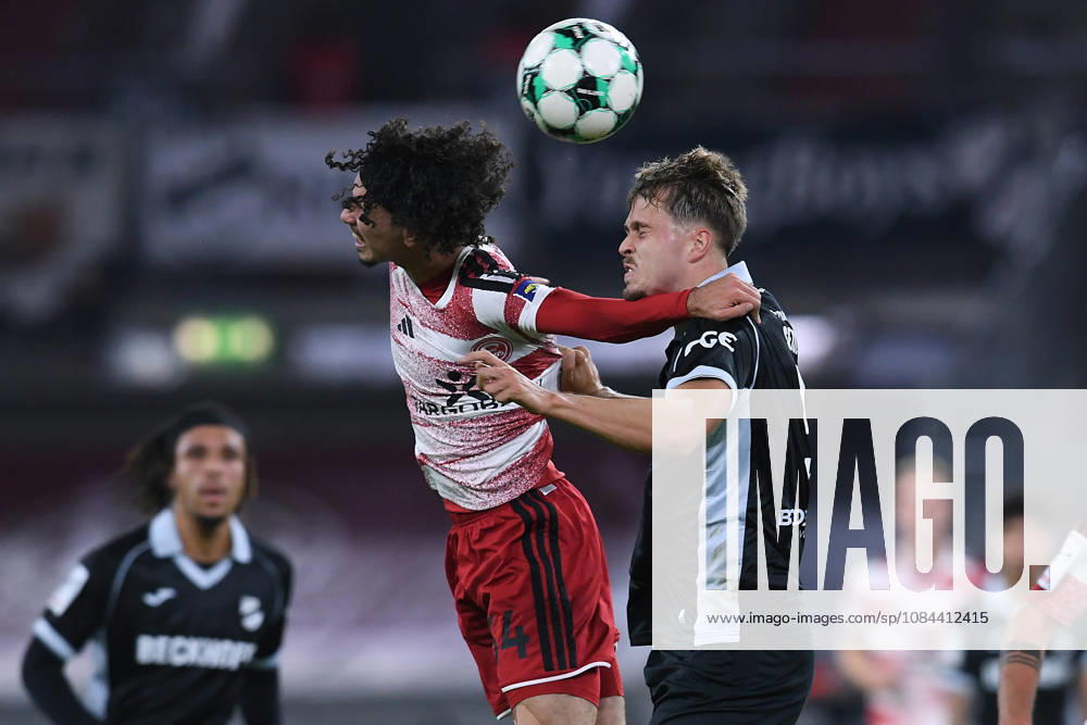 Soccer, 3rd Division, Matchday 8: Fortuna Düsseldorf vs. SC Verl on October 11, 2026, at the Merkur Spiel Arena in Düsseldorf. Anas Slimani (Düsseldorf, left), Nick Seidel (Verl, right). DFB regulations prohibit any use of photographs as image sequences and or quasi-video. xRx