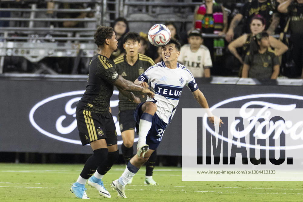 Vancouver Whitecaps defensive midfielder Andres Cubas (20) and Los Angeles FC right midfielder Armindo Sieb (9) in actions during a MLS, Fussball Herren, USA soccer game on Saturday, Oct. 10, 2026 in Los Angeles. Los Angeles USA - ZUMAc68_ 20261010_zaf_c68_094