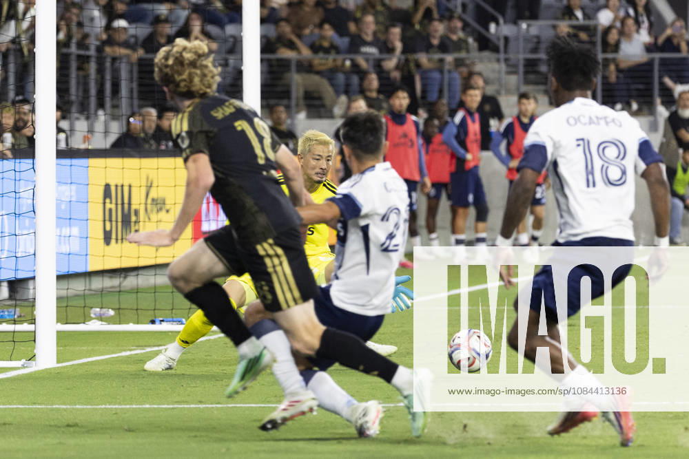 Vancouver Whitecaps goalkeeper Yohei Takaoka (1) defends against Los Angeles FC left midfielder Jacob Shaffelburg (18) during a MLS, Fussball Herren, USA soccer game on Saturday, Oct. 10, 2026 in Los Angeles. Los Angeles USA - ZUMAc68_ 20261010_zaf_c68_096