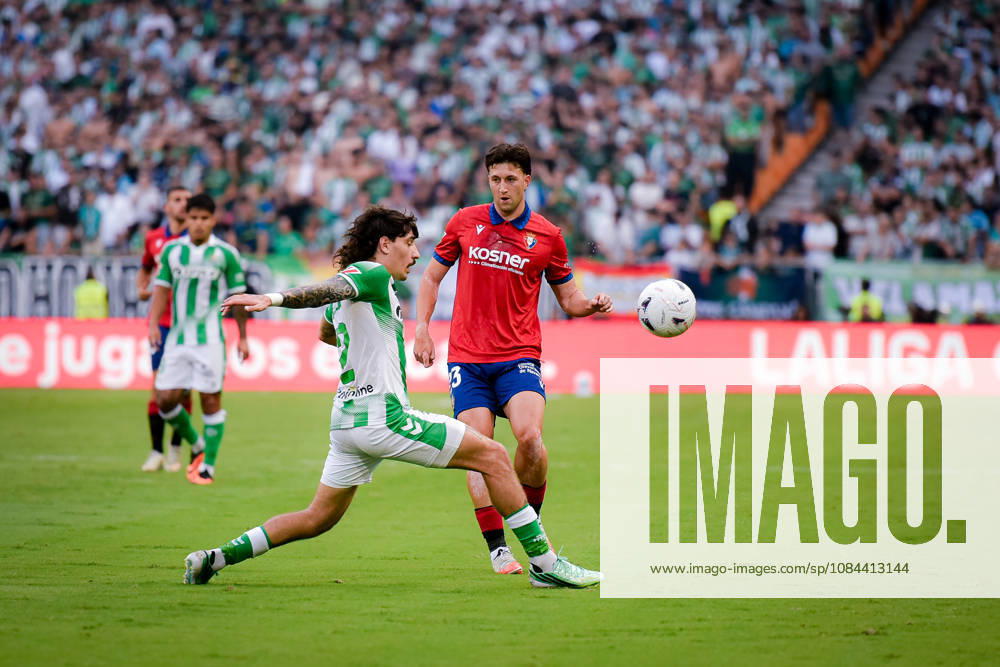 ESP LaLiga EA Sports Real Betis vs. CA Osasuna: Abel Bretones of Osasuna and Héctor Bellerín of Real Betis during the LaLiga EA Sports match between Real Betis and CA Osasuna, played at Benito Villamarín Stadium in Seville on October 11, 2026, in Spain. Spanish Soccer