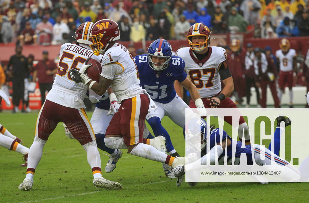 Washington Commanders RB 1 Rachaad White is tripped up by New York Giants LB 46 Zaire Barnes during the Washington Commanders game against the New York Giants at Northwest Stadium in Landover, MD. CSM NFL, American Football Herren, USA 2026: Washington Commanders Vs New York Giants OCT 11 - ZUMAc04_ 20261011_zma_c04_061