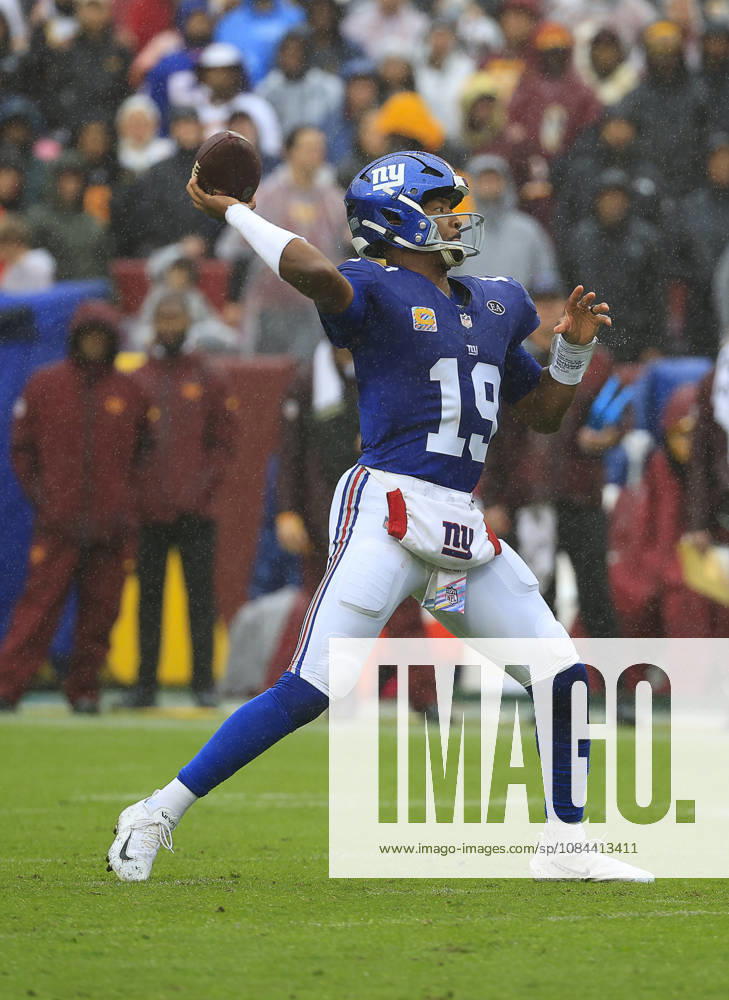 New York Giants QB 19 Jameis Winston throws a pass during the Washington Commanders game against the New York Giants at Northwest Stadium in Landover, MD. CSM NFL, American Football Herren, USA 2026: Washington Commanders Vs New York Giants OCT 11 - ZUMAc04_ 20261011_zma_c04_064