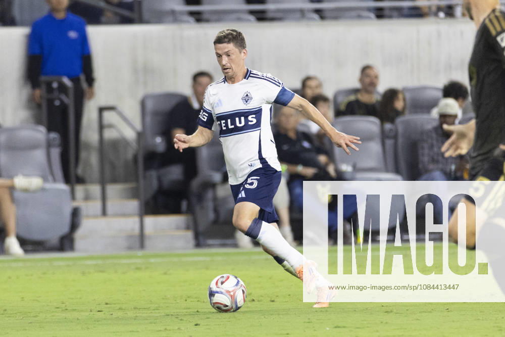 Vancouver Whitecaps attacking midfielder Ryan Gauld (25) in actions against the Los Angeles FC during a MLS, Fussball Herren, USA soccer game on Saturday, Oct. 10, 2026 in Los Angeles. Los Angeles USA - ZUMAc68_ 20261010_zaf_c68_084