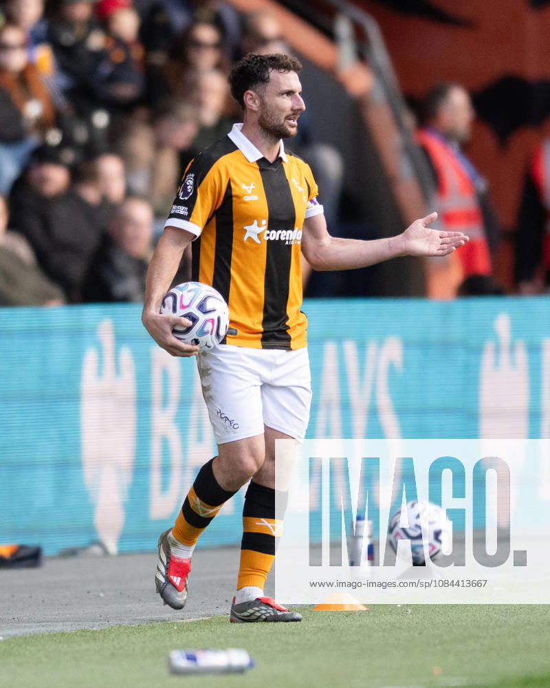 Hull City v Everton Premier League Lewis Coyle of Hull City during the Premier League match between Hull City and Everton at the MKM Stadium, Hull. 11 10 2026 UK Newspapers OUT