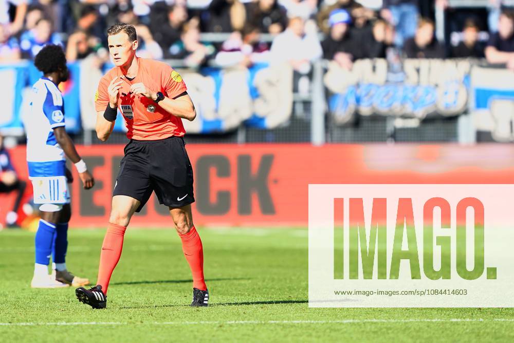 2026-10-11 VriendenLoterij Eredivisie: PEC Zwolle v SC Cambuur ZWOLLE, NETHERLANDS - OCTOBER 11: Sander van der Eijk during the VriendenLoterij Eredivisie match between PEC Zwolle and SC Cambuur at Mac3Park Stadion on October 11, 2026 in Zwolle, Netherlands. Zwolle Mac3Park Stadion Netherlands Content not available for redistribution in The Netherlands directly or indirectly through any third parties.